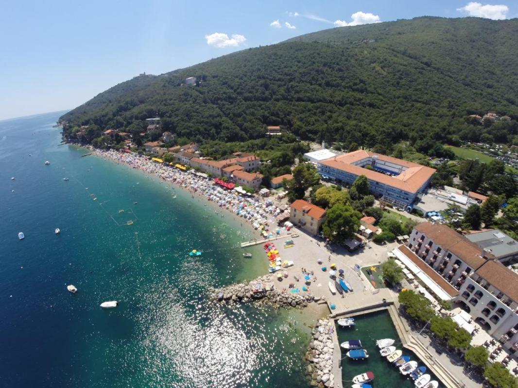 Apartments Near The Beach, With Terraces And Seaview At House B. Mošćenička Draga Buitenkant foto