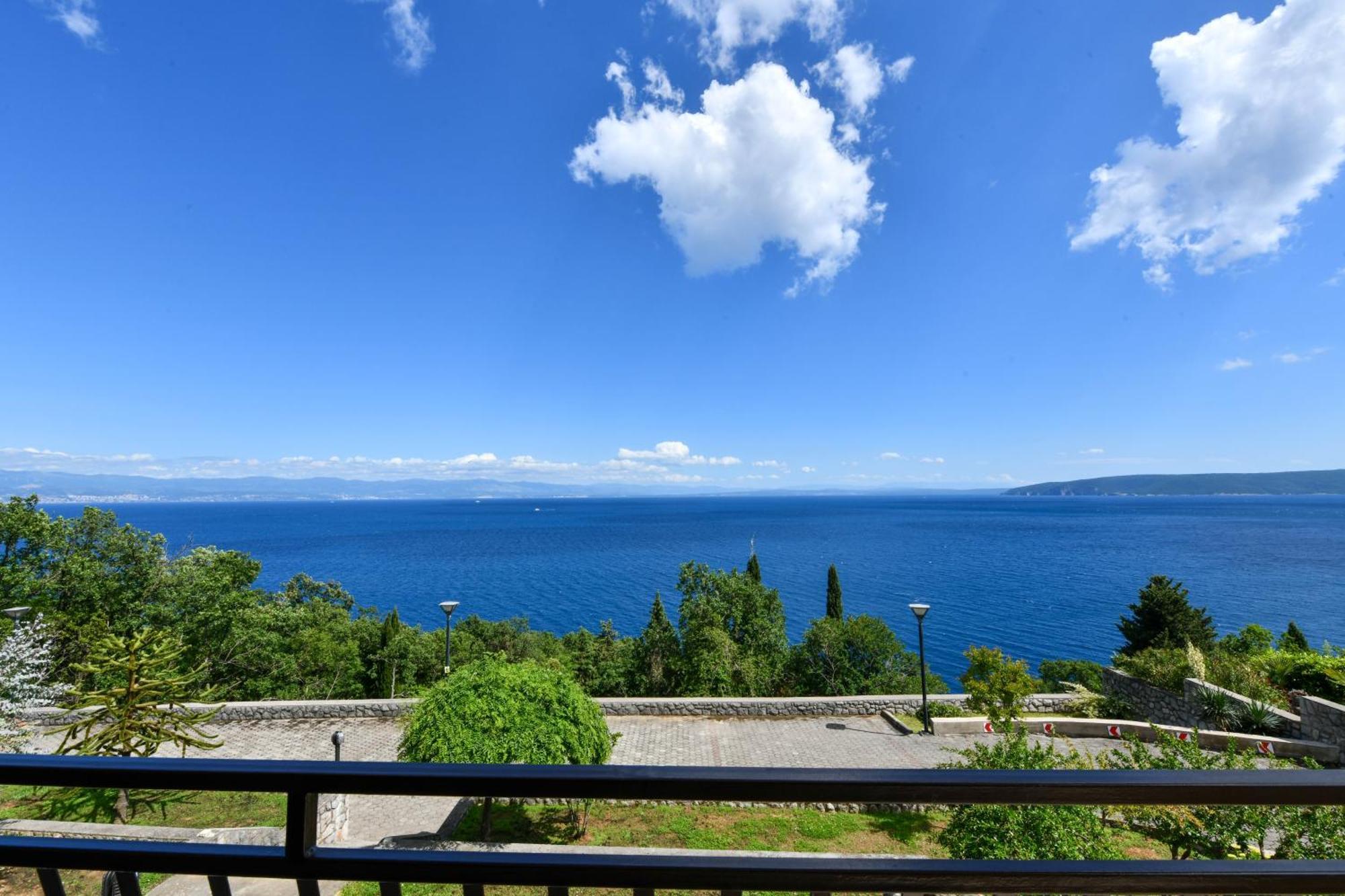 Apartments Near The Beach, With Terraces And Seaview At House B. Mošćenička Draga Buitenkant foto